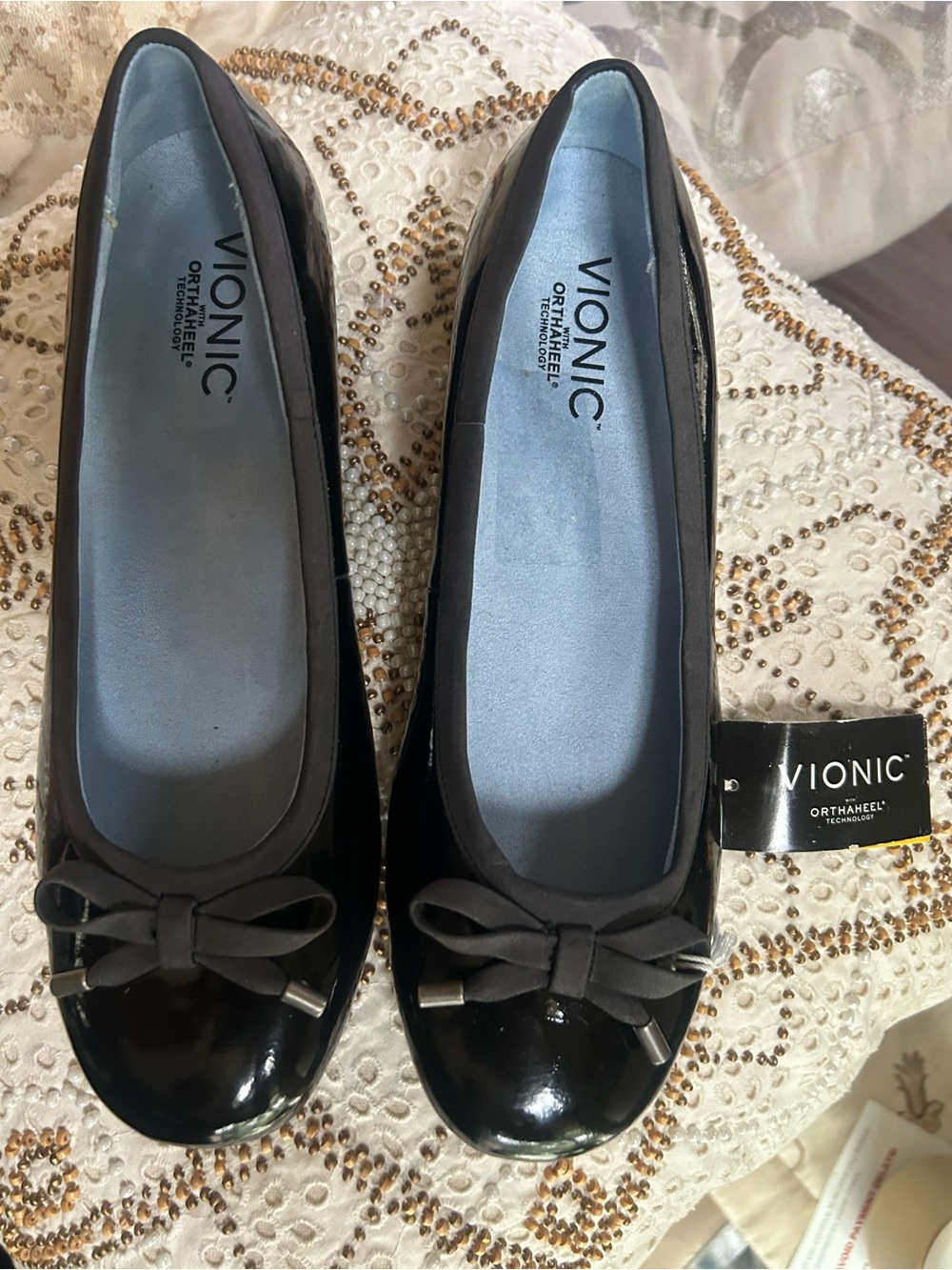 Vionic Black Patent Ballet Flats with Bow Accent size 9.